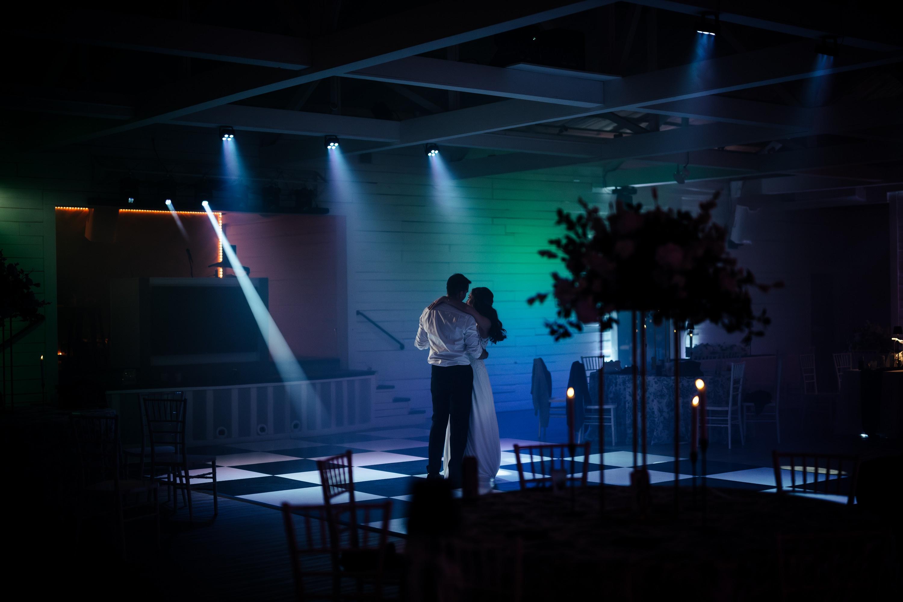 carousel-hero-element image-0